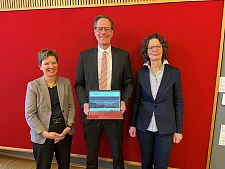 Senatorin Dr. Schilling, Herr Heidemeyer und Frau Präsidentin Wolff