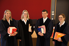 Bild zeigt Richterinnen und Richter im Justizzentrum Am Wall