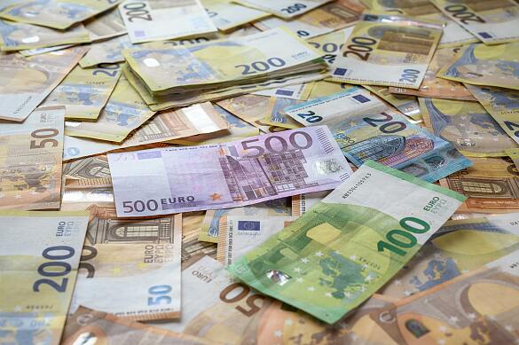 Haufen von unterschiedlichen Euro-Banknoten