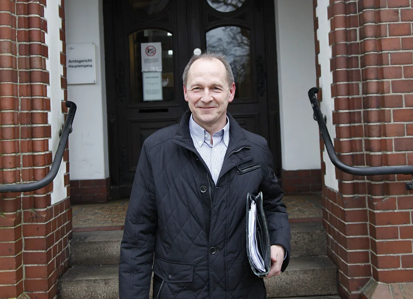Gerichtsvollzieher vor dem Amtsgericht Bremen-Blumenthal